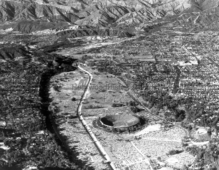 Pasadena 1960 Rose Bowl and Arroyo Seco wm.jpg